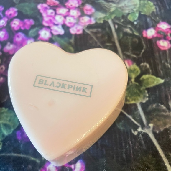 Certified 100% Authentic— BlackPink - Heart Soap Set - Picture 10 of 13